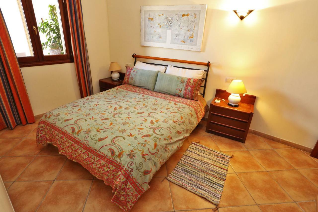 Flowers House Villa มาเรียเดอลาซาลุต ภายนอก รูปภาพ