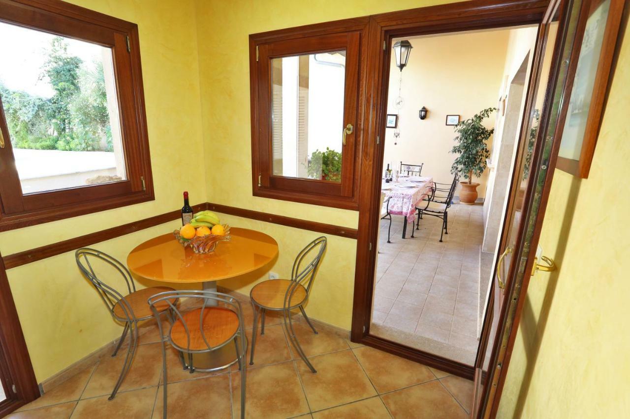 Flowers House Villa มาเรียเดอลาซาลุต ภายนอก รูปภาพ